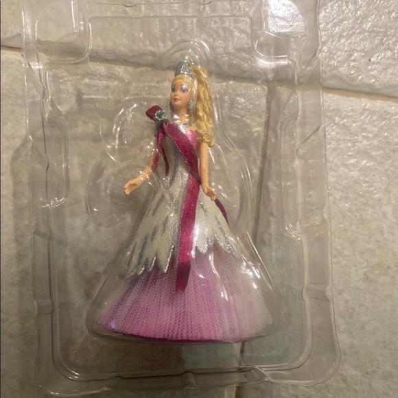 Hallmark Celebration Holiday Barbie 2005 Special Edition Keepsake Ornament - Picture 4 of 4
